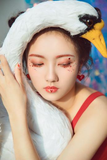 亭亭玉立四月天月色阑珊处情已晚